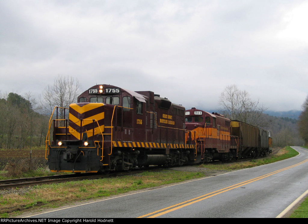 GSMR 1755 & 711 lead a train westbound